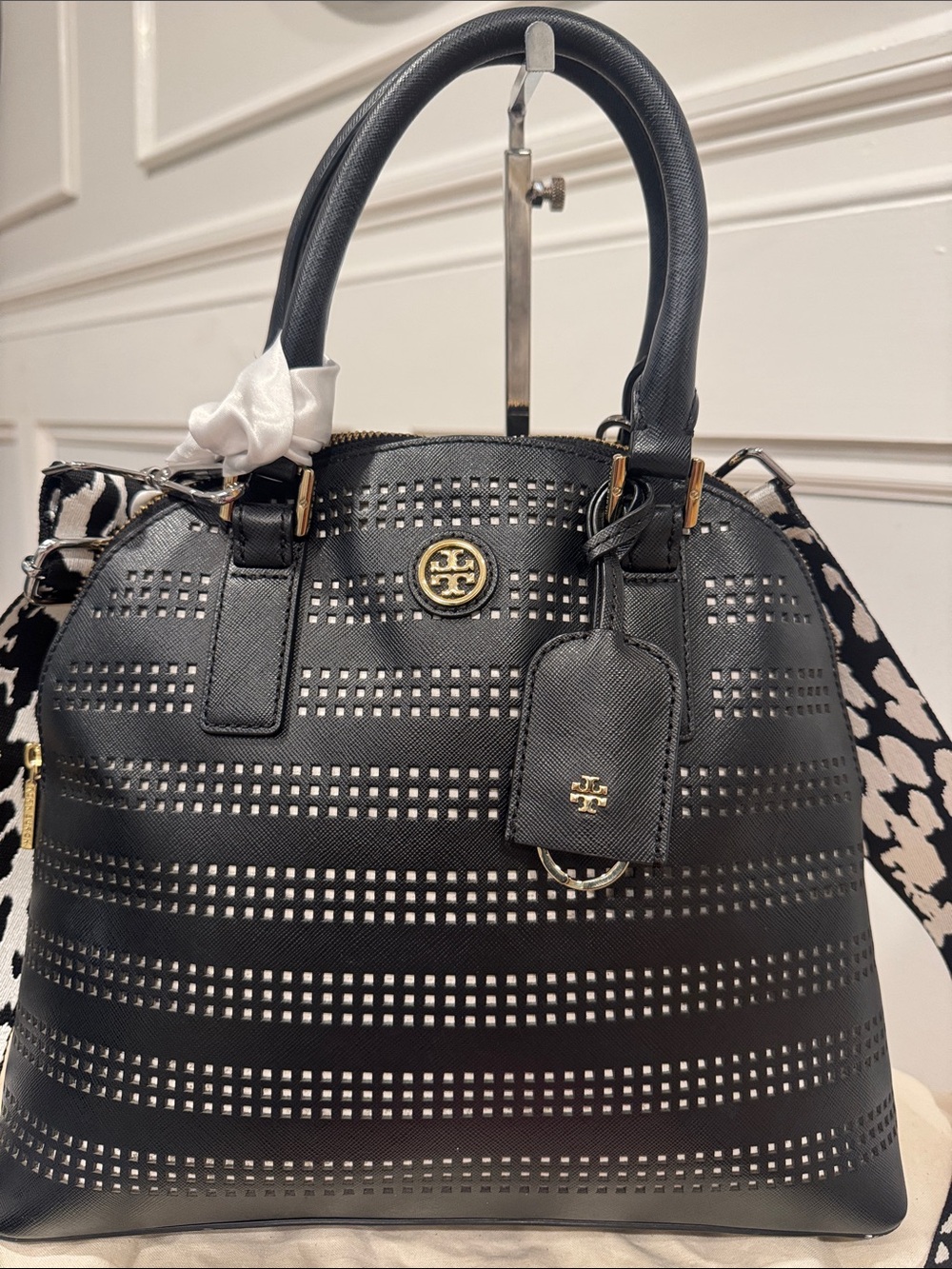 Tory Burch Bag Robinson Black Leather Perforated Dome Top Handle Bag - Picture 5 of 17